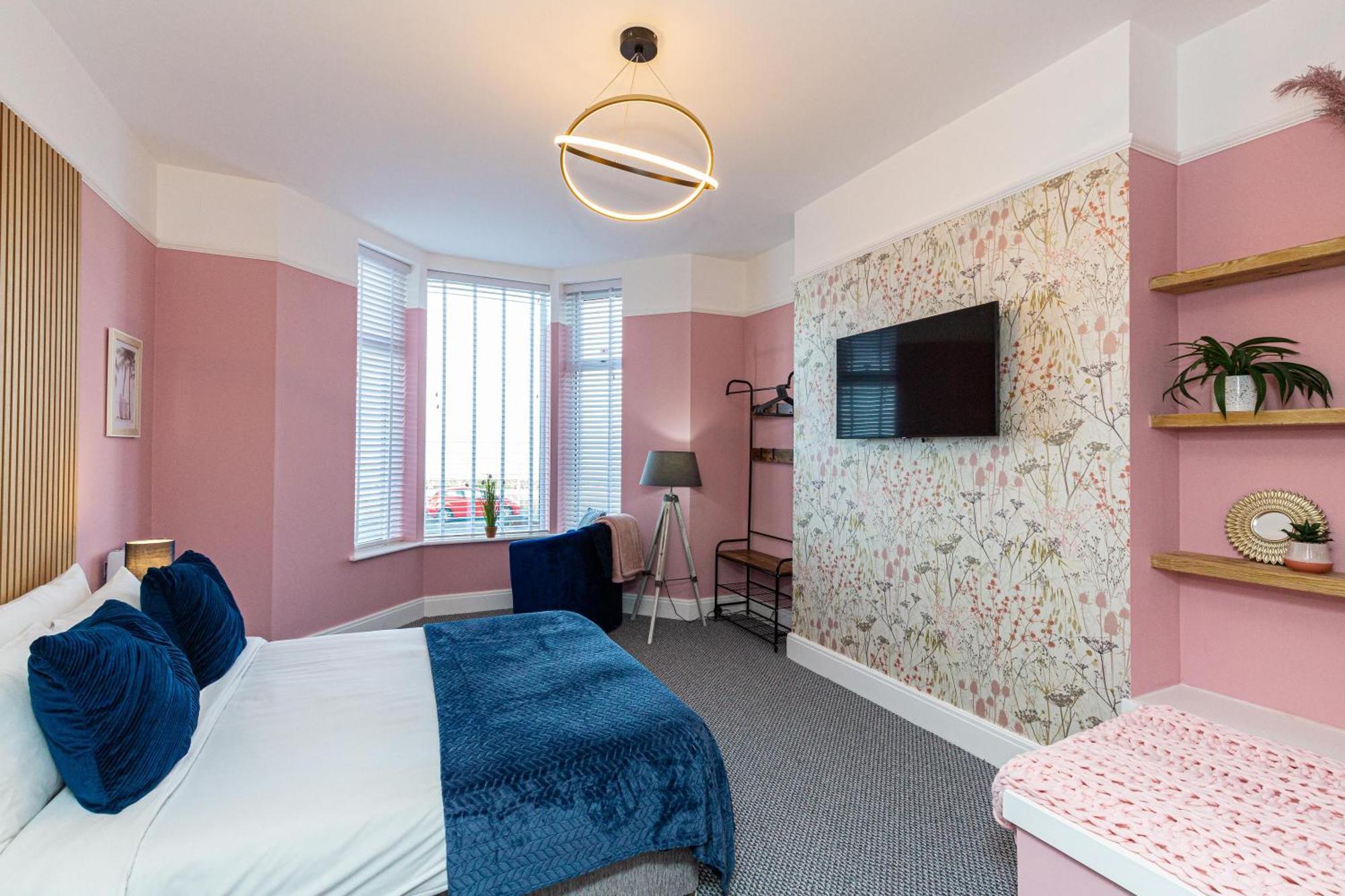 Beachfront Apartment 3 Bedrooms Sleeps 7 - Gateway To The Lake District - Newly Refurbished モアカム エクステリア 写真