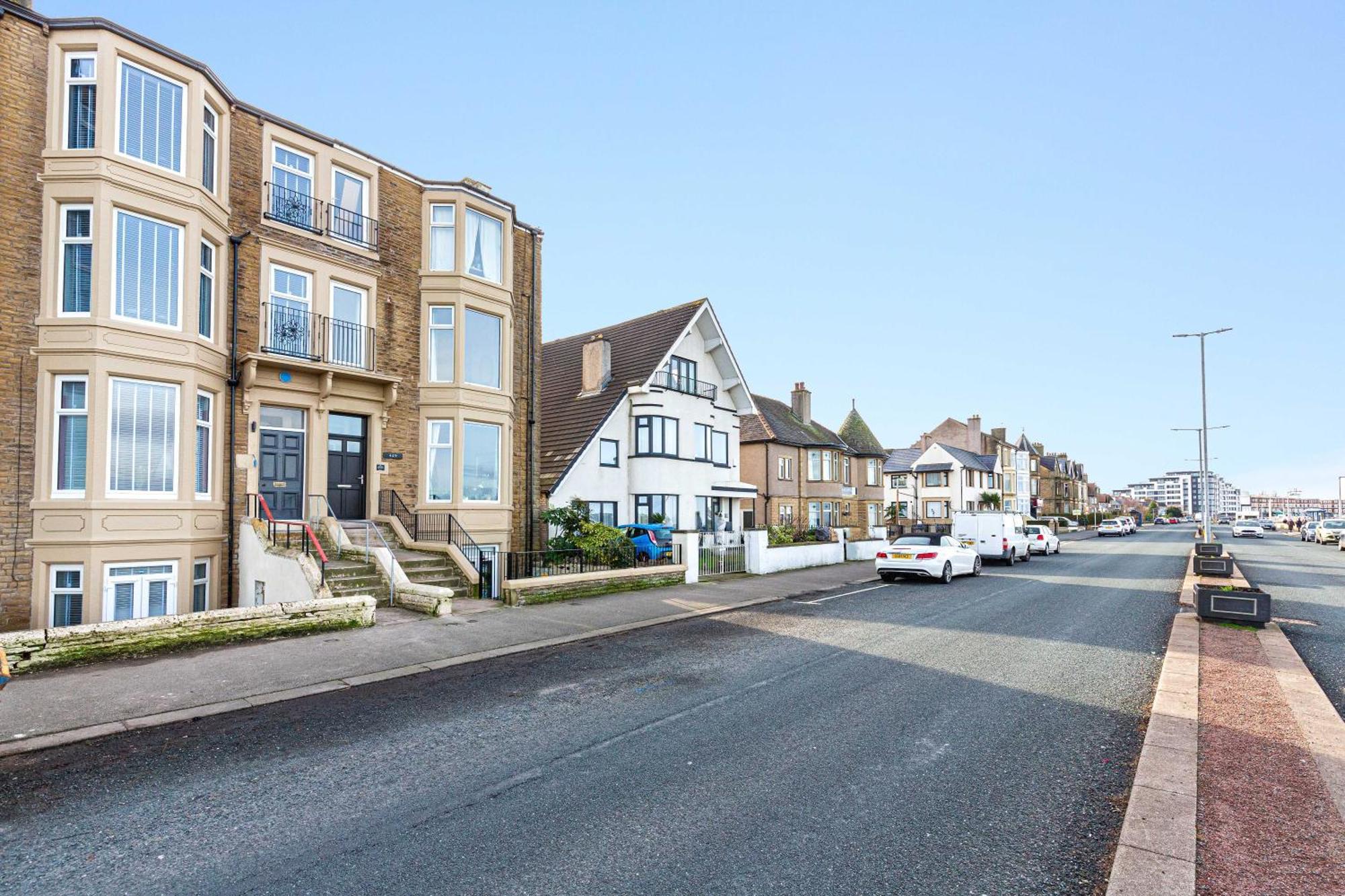 Beachfront Apartment 3 Bedrooms Sleeps 7 - Gateway To The Lake District - Newly Refurbished モアカム エクステリア 写真